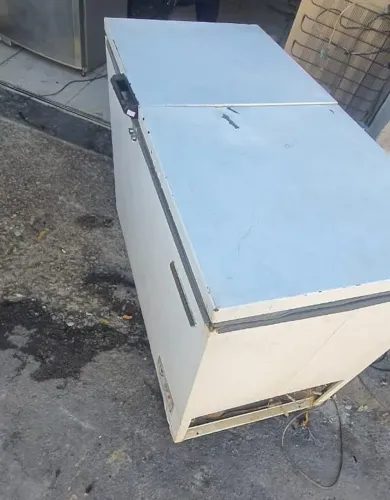 Freezer Metalfrio 430L funcionando