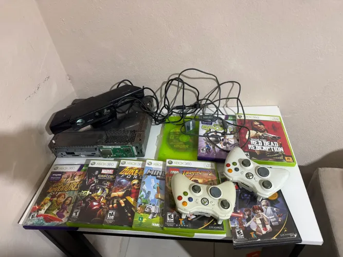 ? Xbox 360 Fat Jasper + Kinect + 2 Controles + HD 60GB + Jogos