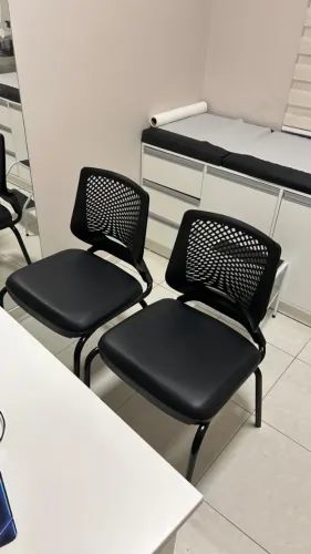 Cadeira Estofada Preta