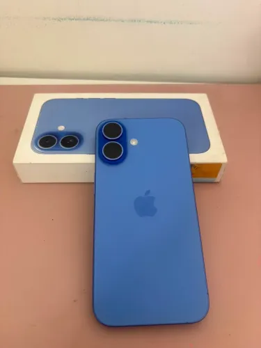 iPhone 16 azul 