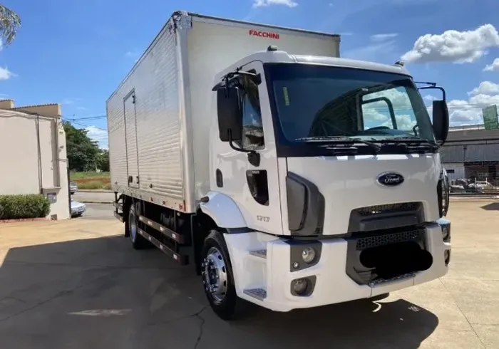 Ford 1717 ano 2011 Toco Baú