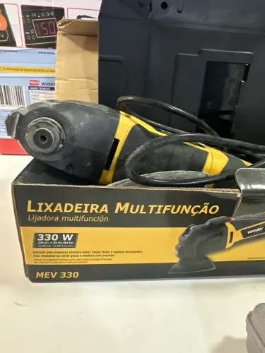Lixadeira e pistola de pintura