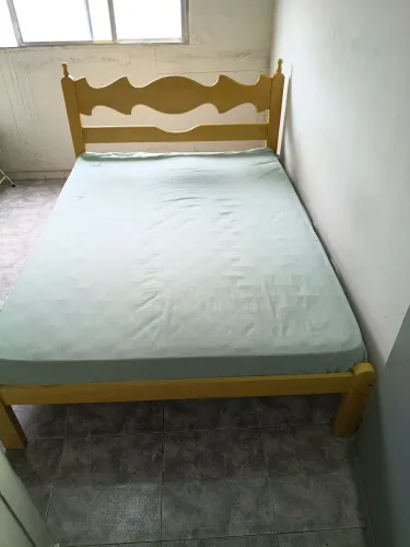 CAMA DE CASAL TRADICIONAL USADA COM COLCHÃO