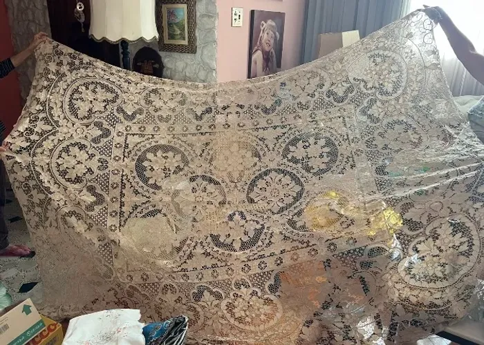 Toalha de mesa de jantar toda em renda renascença bege 2.70 x2,30 está perfeita
