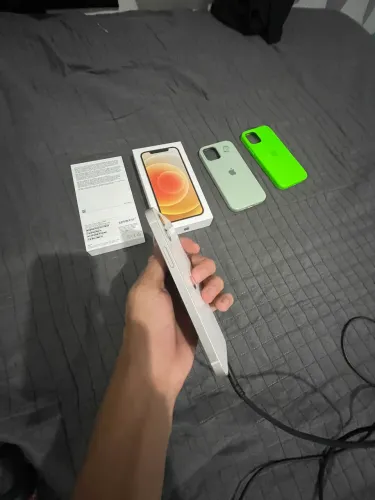 IPHONE 12