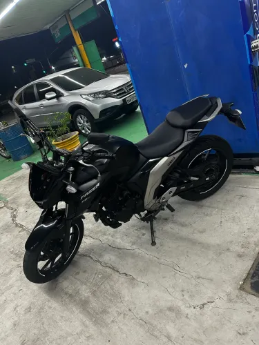 Moto FZ