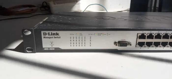 switch d link des 3028 com 28 portas usado