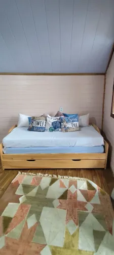Vendo bicama de madeira maciça