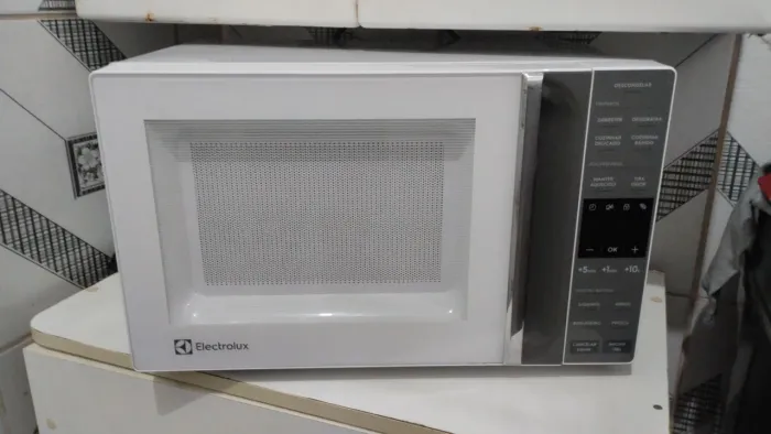 Micro-ondas em ótimo estado novo usado 3 meses comprado na loja
