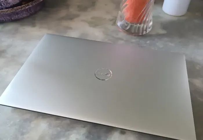 Vendo ULTRABOOK Dell Xps 13 - 9300 - i5 de 10° ger/(LEIA - para usar com tela externa).