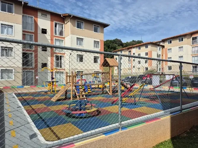 Apartamento semimobiliado no Santa Cândida