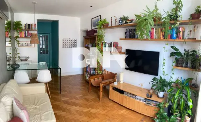 Apartamento : / Residencial / Humaitá