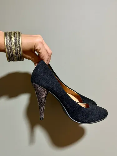 Scarpin preto veludo salto animal print 36 t