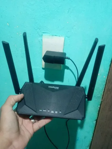 Vendo ese roteador Intelbras novo leia tudo informações localização antes