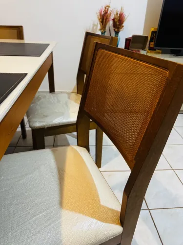 Mesa com tampo de vidro