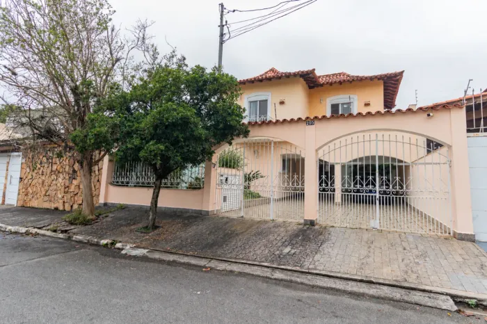 Sobrado para venda em Jardim Santa Helena com 5 quartos, sendo 5 suítes, 285m²