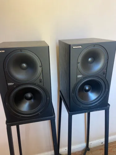Caixas Mackie HS 824 Mk1 (Monitores de referência)