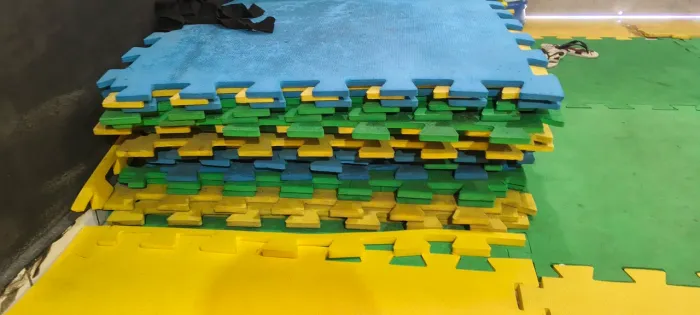 30 PLACAS DE TATAME 1 x 1 20 mm + ALGUNS RECORTES