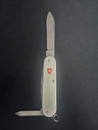 Victorinox Cadet Ribbed alox com lixa de unha