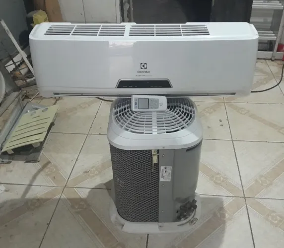 SPLIT 12000BTUS, ELECTROLUX INVERTER. 