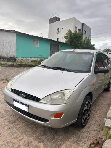Ford Focus 1.8 16V 5P 2003