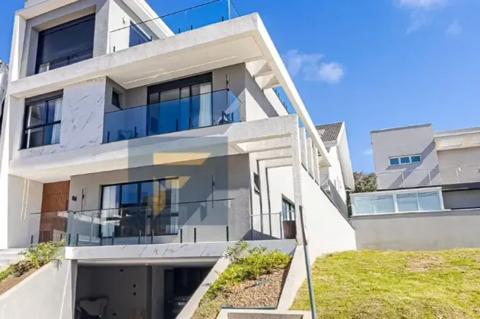 Casa Alto Padrão em Condominio Clube - 311m2 4 dorm ( 2 suítes) 4 vagas Atuba Sta Candida 