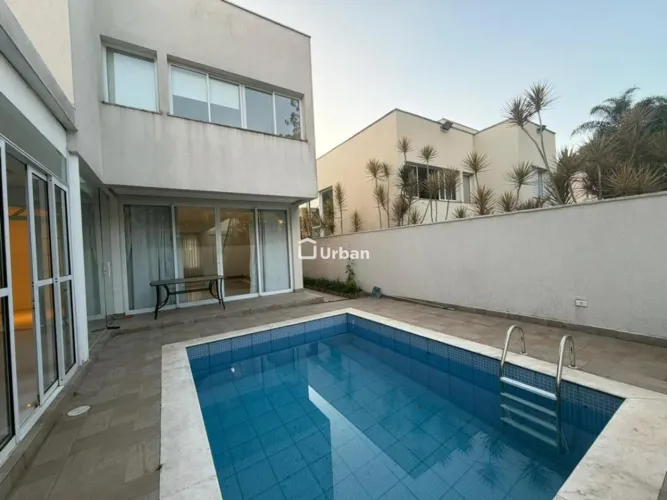 Casa para alugar em Cotia, Granja Viana, com 3 suítes, com 208 m²