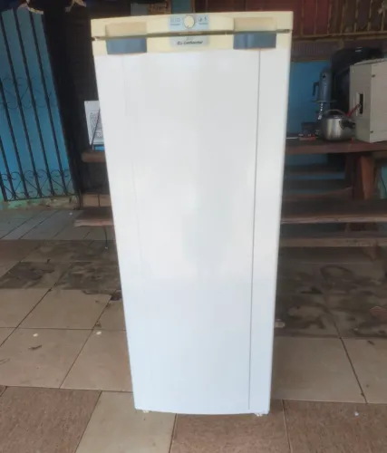 Geladeira continental 270