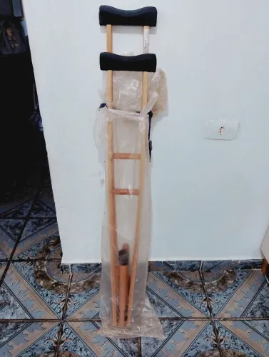 Vendo par de Muletas,nunca usado na embalagem