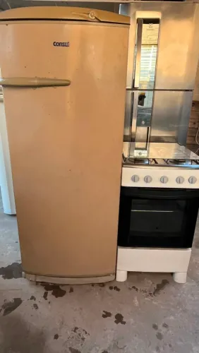 KIT GELADEIRA E FOGÃO 890$ + coifa BRINDE FUNCIONANDO PERFEITAMENTE FAÇO ENTREGA