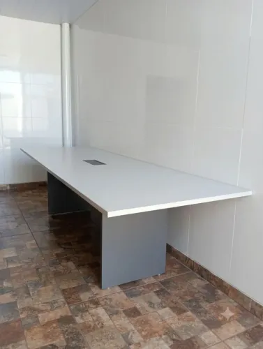 Linda mesa de escritório ou reunião 2.70 x 0.90