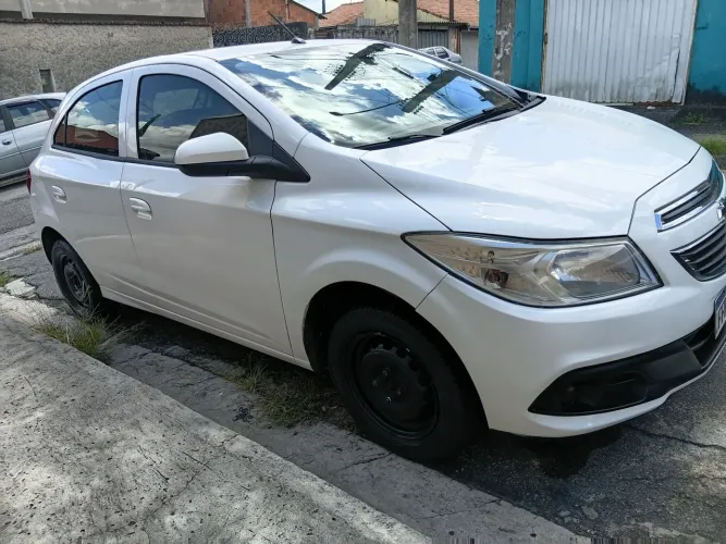 Chevrolet Onix Hatch LT 1.0 8V Flex Power Mec. 4P 2013