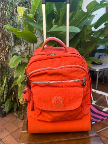 Mochila kipling com puxador retrátil