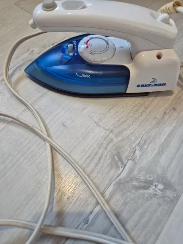 Ferro de passar roupas de viagem Black & Decker bivolt