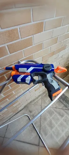 Nerf firestrike com 3 munições inclusas