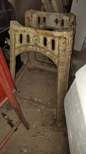Antiga peso de ferro base de moinho. Indústria americana 