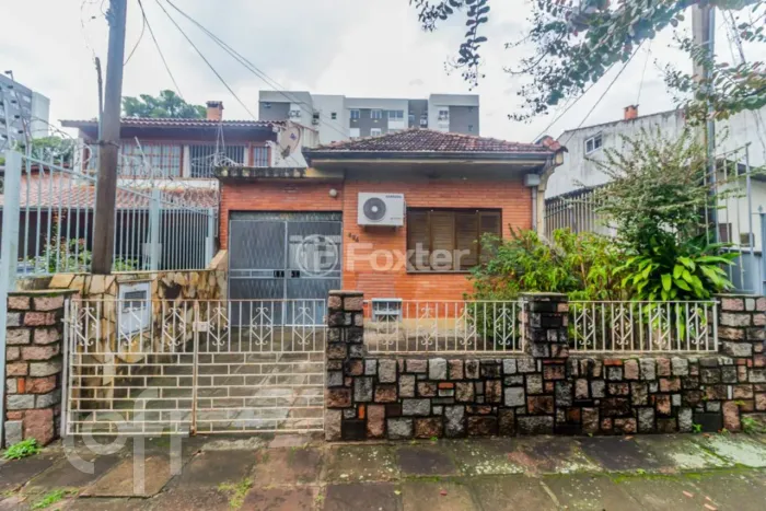 Casa à venda em Higienópolis com 216 m², 3 quartos, 1 suíte, 3 vagas