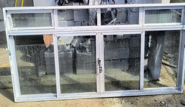 Janela de sala 2,00×110 com grade em alumínio