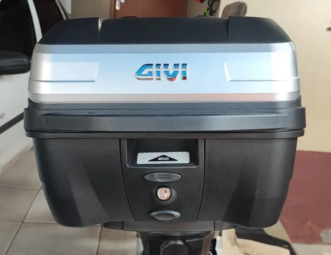 Baú givi 33 litros