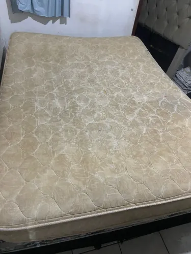 Cama com colchão 
