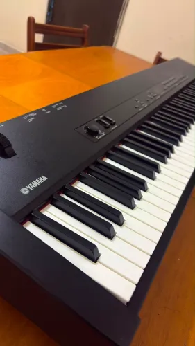 Piano Yamaha CP33 + Pedal