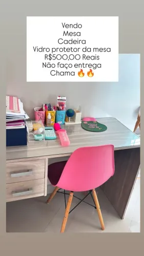 Vendo Mesa, cadeia e vidro de protetor da mesa R$500,00 não faço entrega 