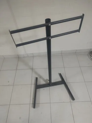 Pedestal / Suporte de piso para TV