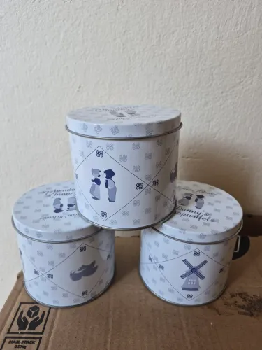 Latas decorativas