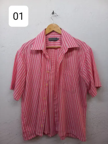 Camisa e Camiseta Unissex em Ótimo Estado 