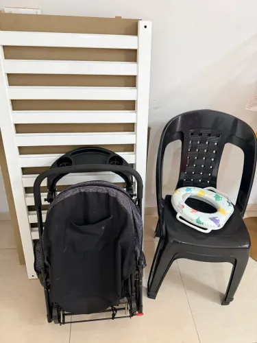 Cadeira de bebê, berço, e kit amamentação 