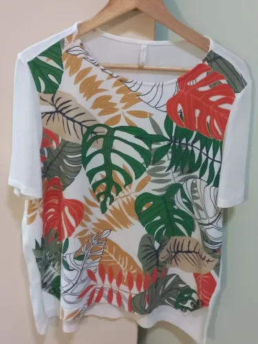 Camiseta feminina com estampa de folhagem - Marfinno (Renner) - Tam. G