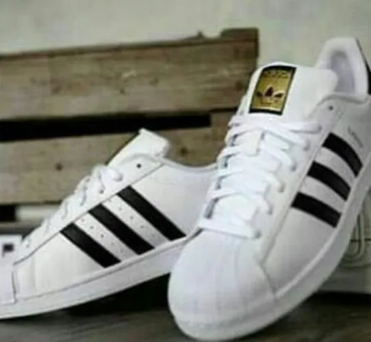 Tênis Adidas SuperStars - Dividimos 2x sem juros no cartão de credito