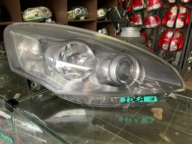 Farol Fiat Idea