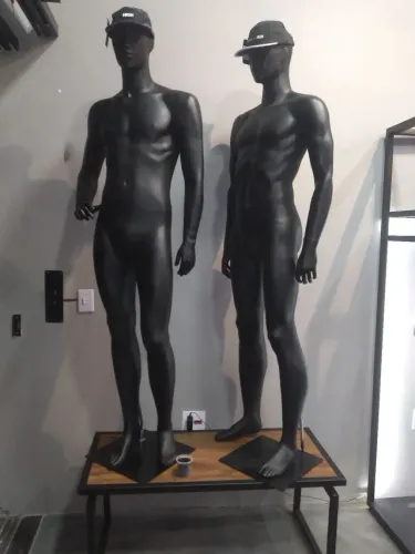 Manequim masculino negro